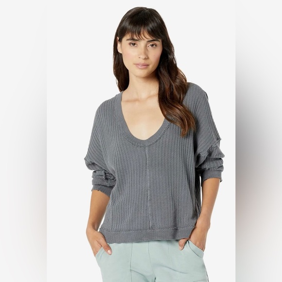 NEW FREE PEOPLE - Oversized Thermal Top with Long Sleeves in Gray - Picture 9 of 14